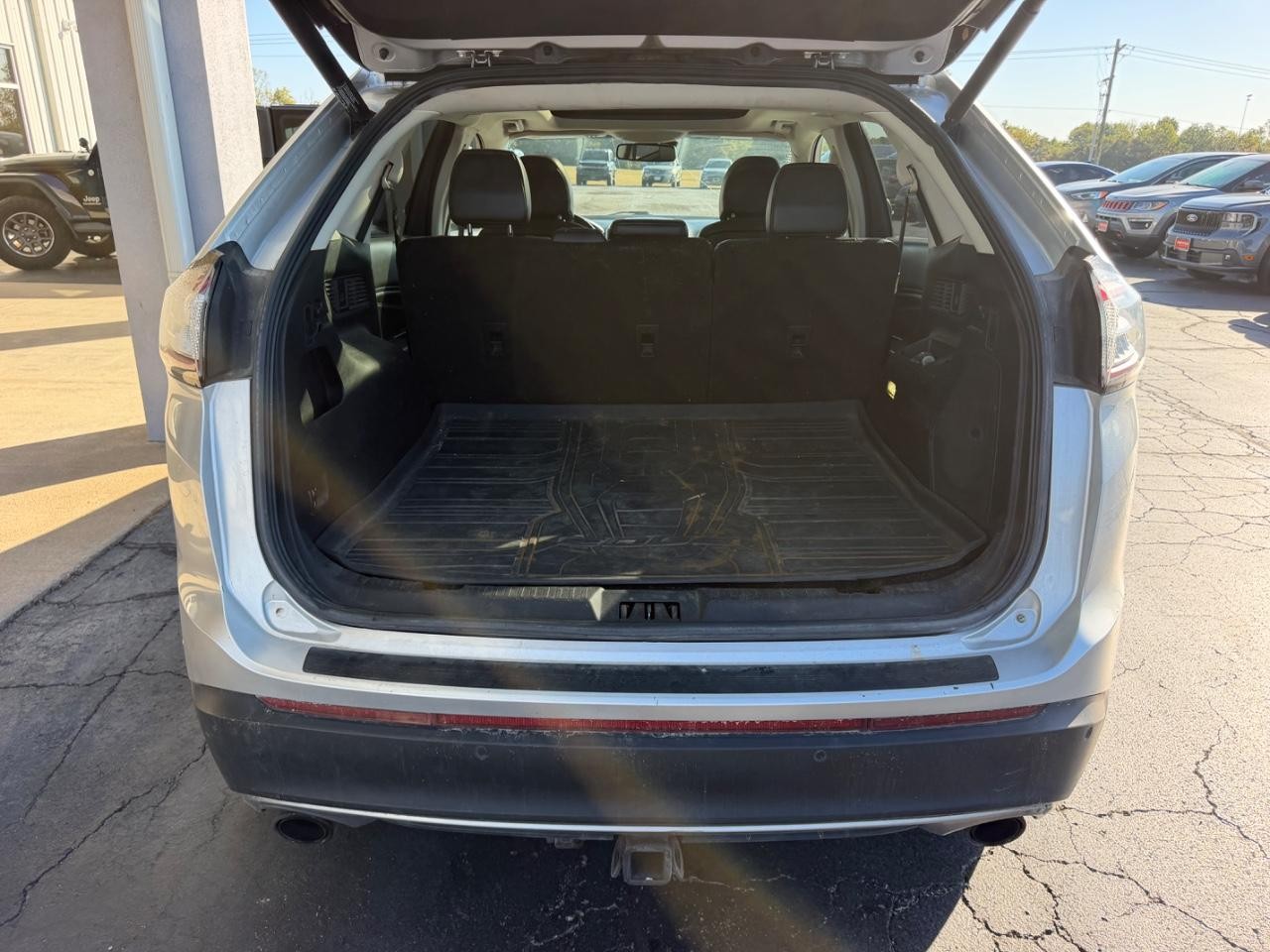 Ford Edge Vehicle Full-screen Gallery Image 05