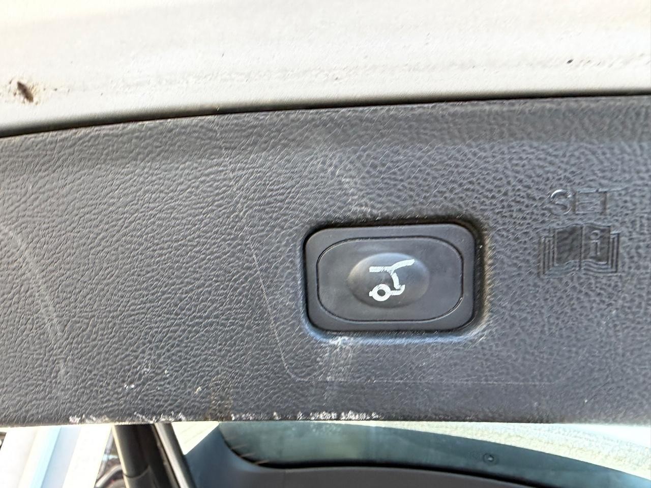 Ford Edge Vehicle Full-screen Gallery Image 06