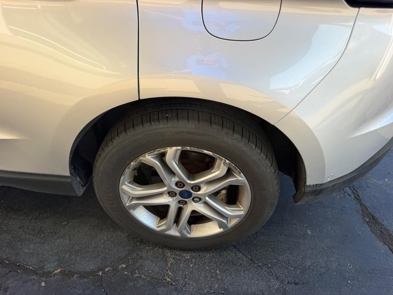 Ford Edge Vehicle Full-screen Gallery Image 07