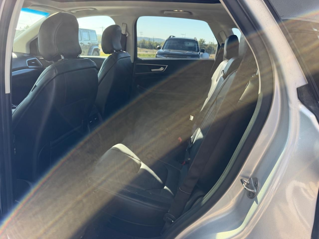 Ford Edge Vehicle Full-screen Gallery Image 10