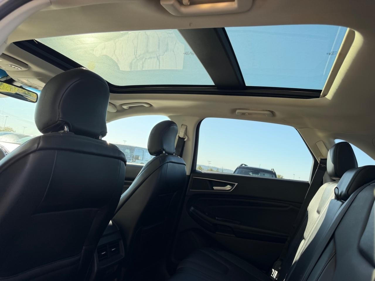 Ford Edge Vehicle Full-screen Gallery Image 11