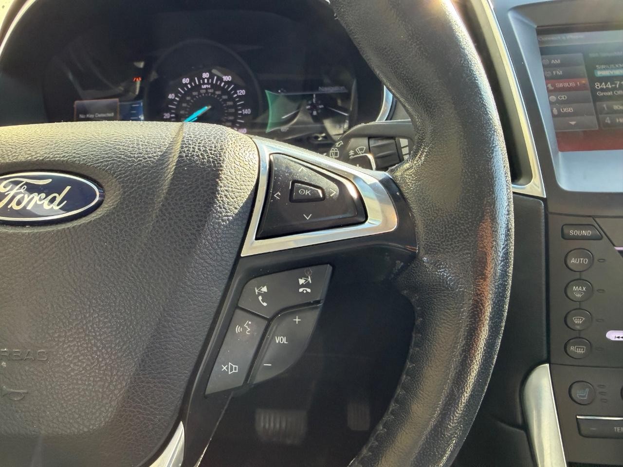 Ford Edge Vehicle Full-screen Gallery Image 15