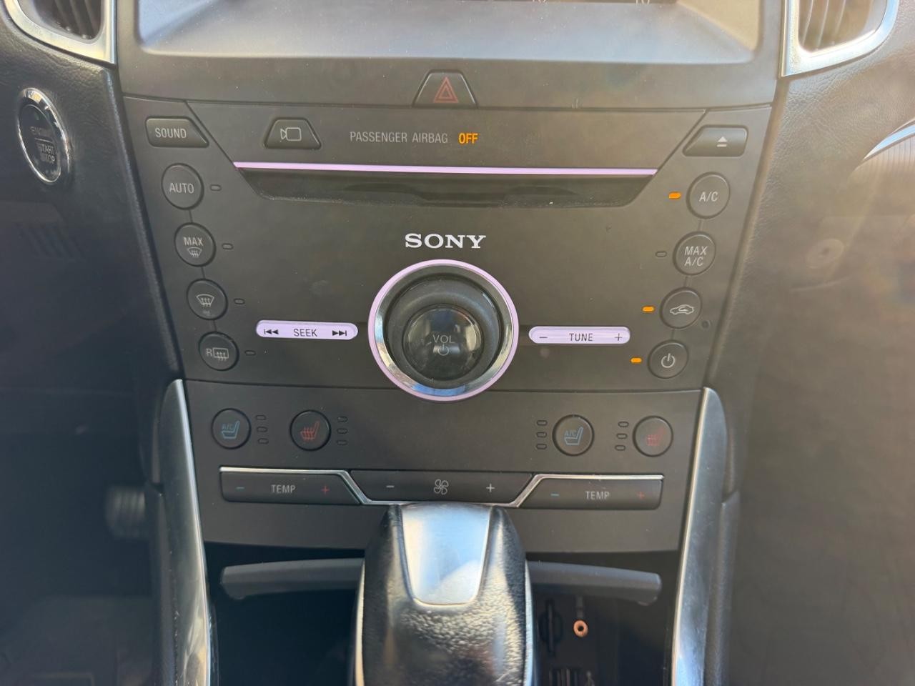 Ford Edge Vehicle Full-screen Gallery Image 17