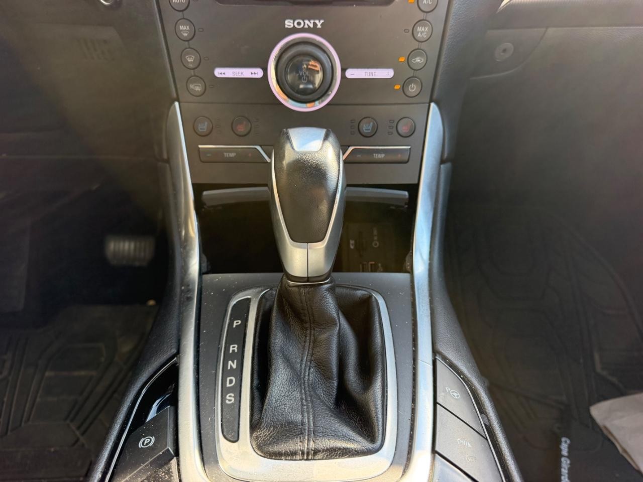 Ford Edge Vehicle Full-screen Gallery Image 18