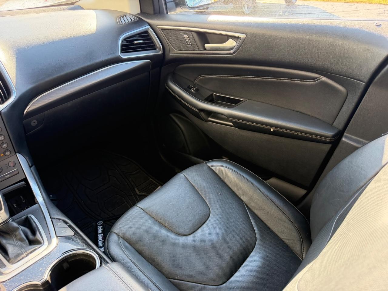 Ford Edge Vehicle Full-screen Gallery Image 19