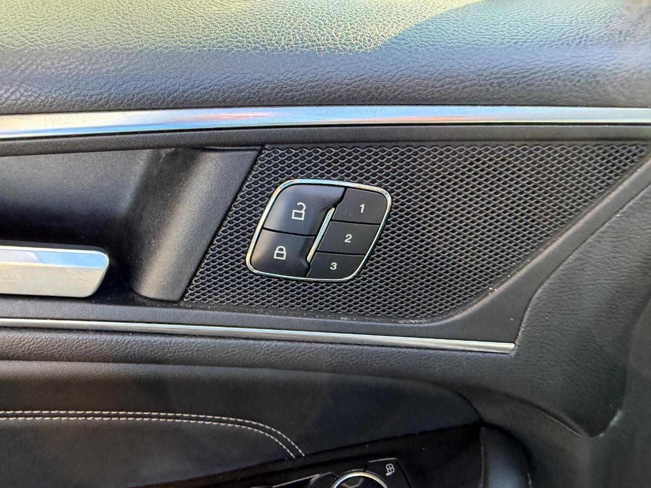 Ford Edge Vehicle Full-screen Gallery Image 21