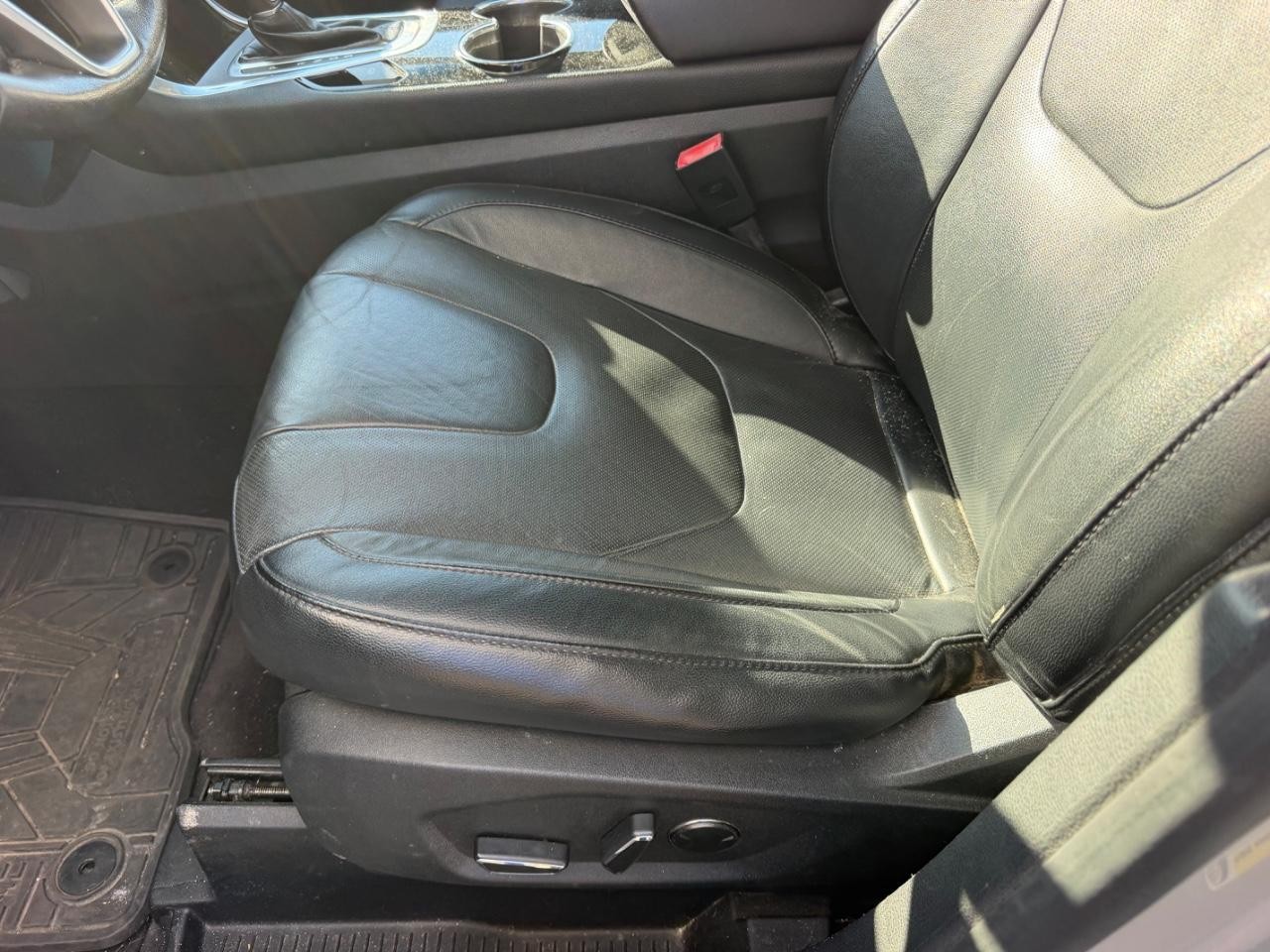 Ford Edge Vehicle Full-screen Gallery Image 22