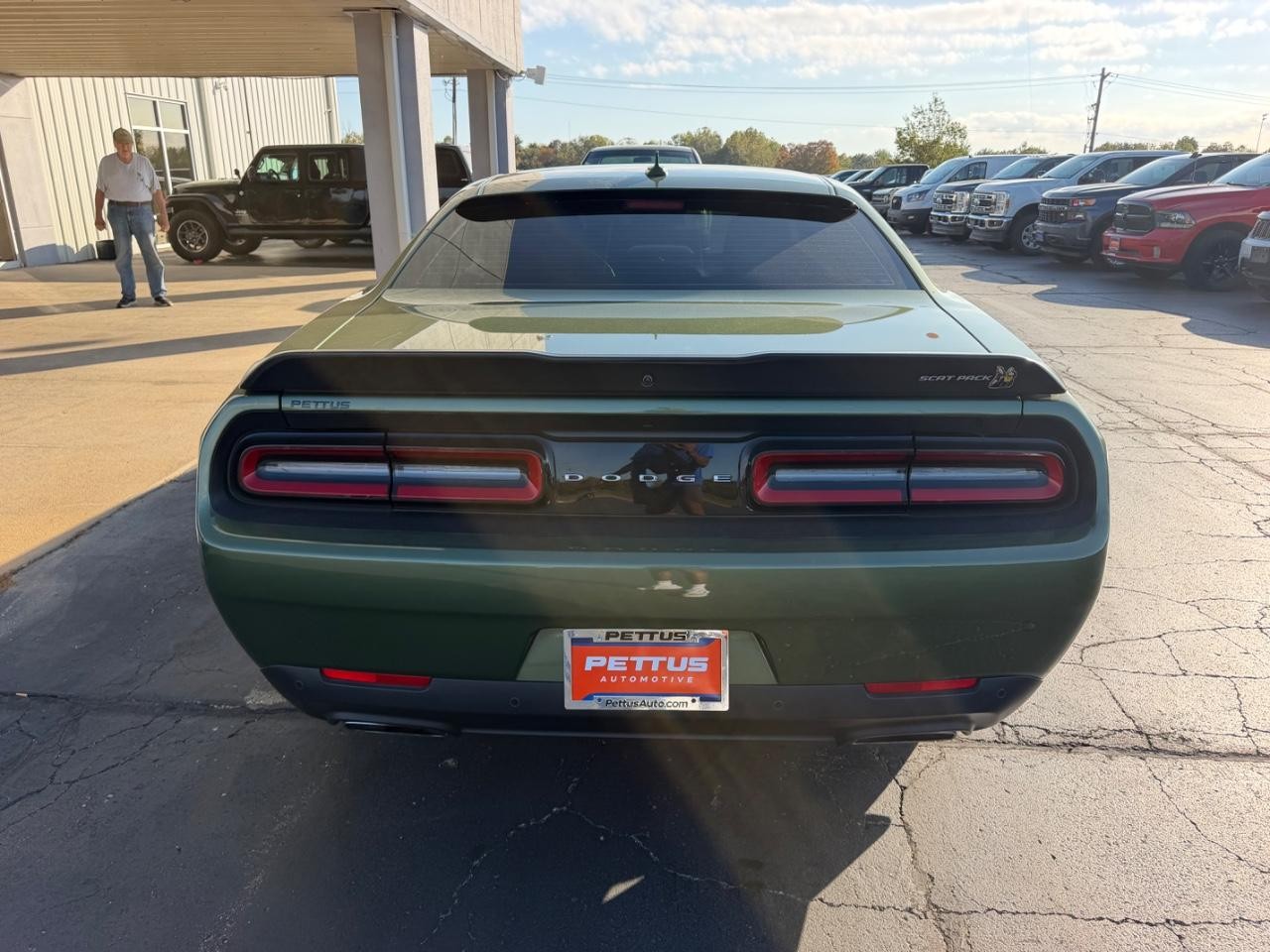 Dodge Challenger Vehicle Full-screen Gallery Image 04