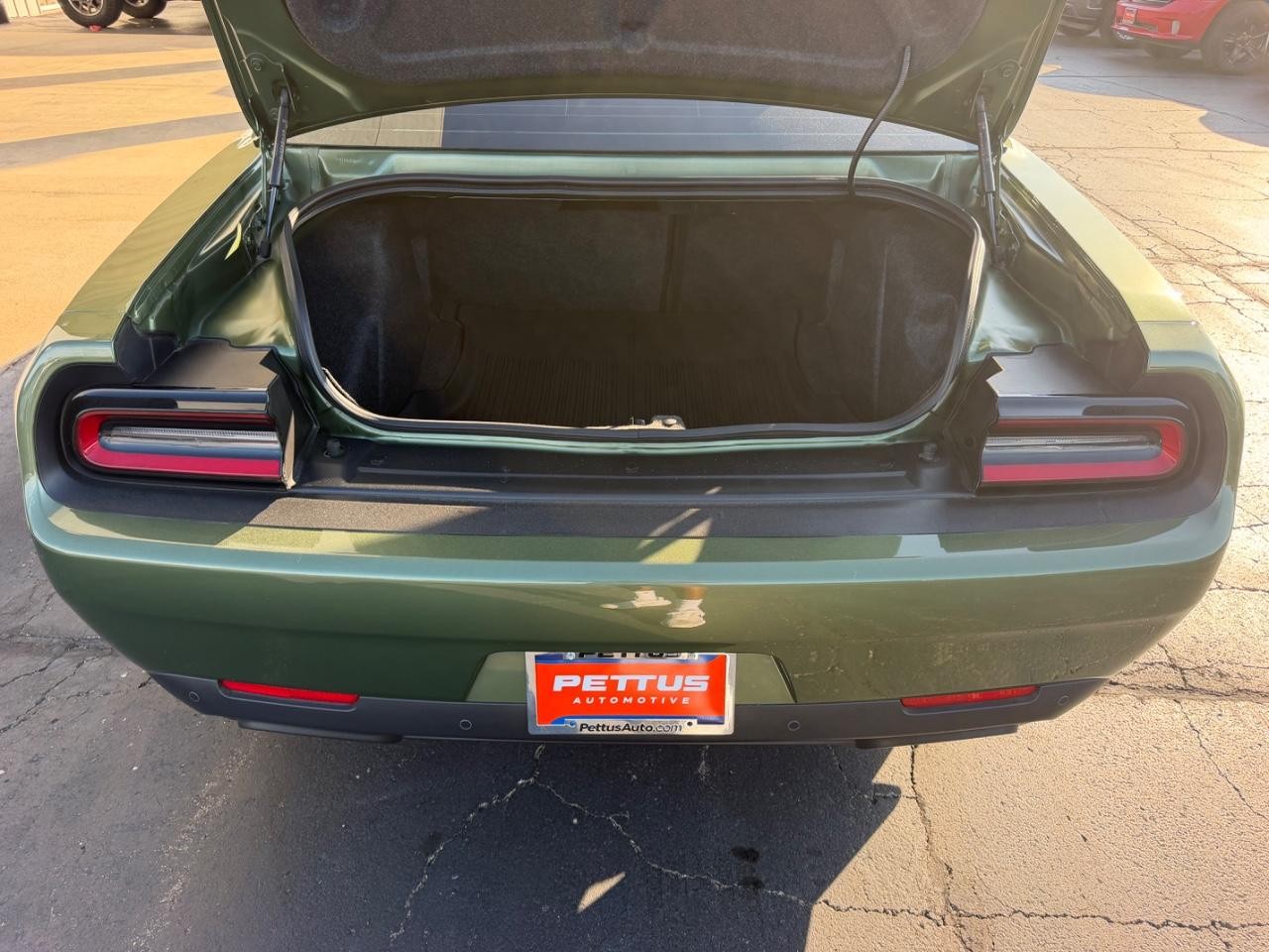 Dodge Challenger Vehicle Full-screen Gallery Image 05