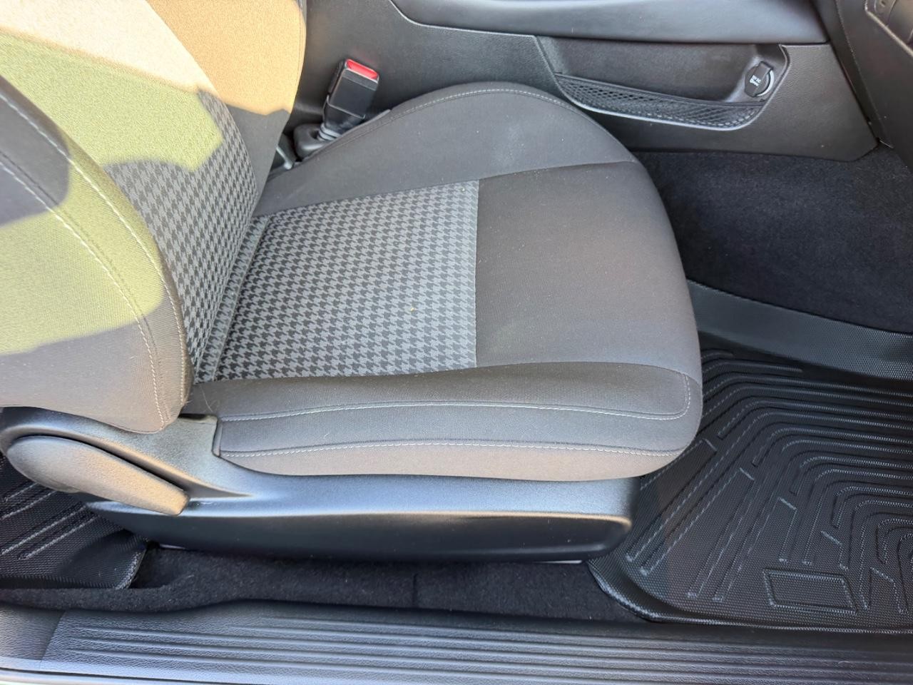 Dodge Challenger Vehicle Full-screen Gallery Image 18