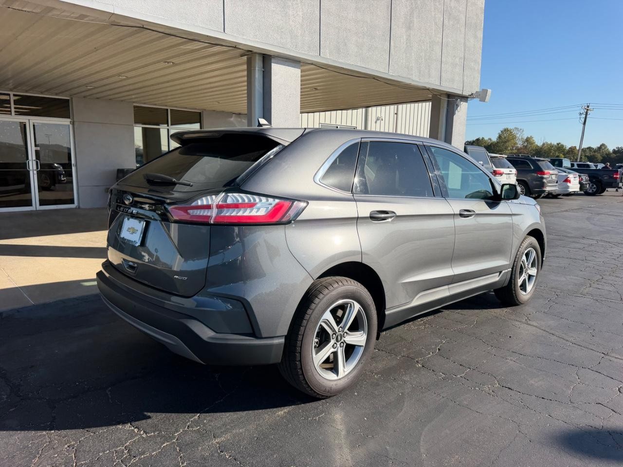 Ford Edge Vehicle Full-screen Gallery Image 03
