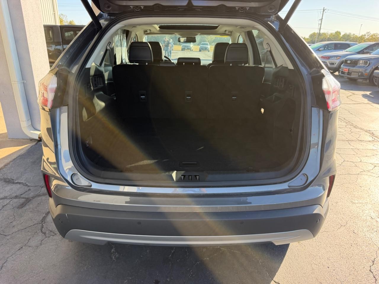 Ford Edge Vehicle Full-screen Gallery Image 05