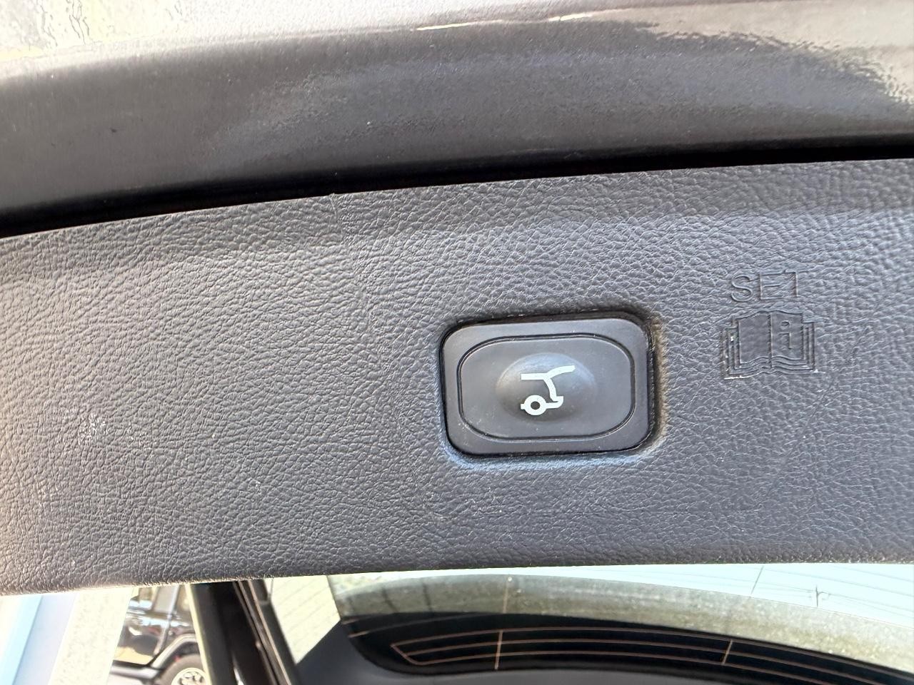 Ford Edge Vehicle Full-screen Gallery Image 06