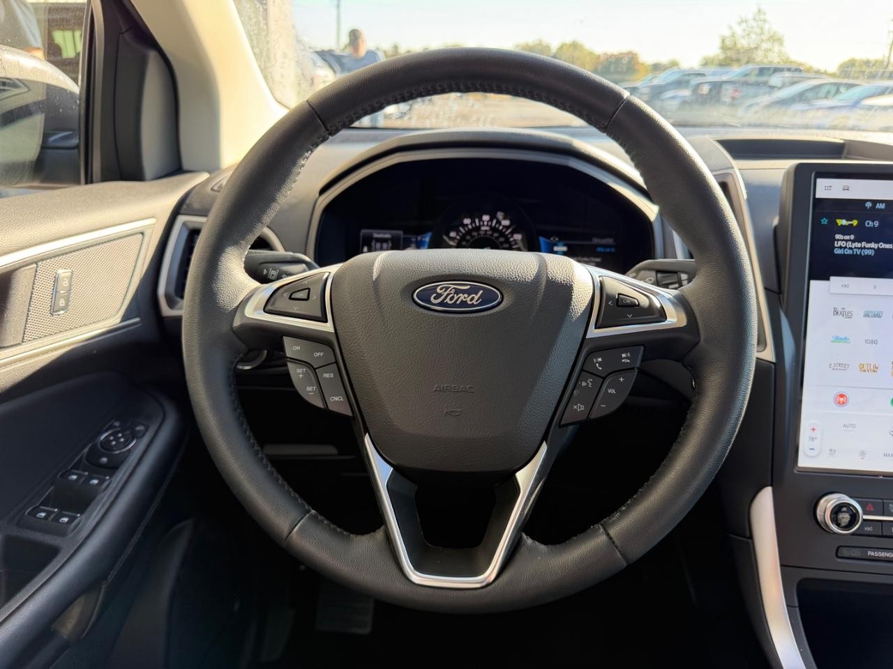 Ford Edge Vehicle Full-screen Gallery Image 13