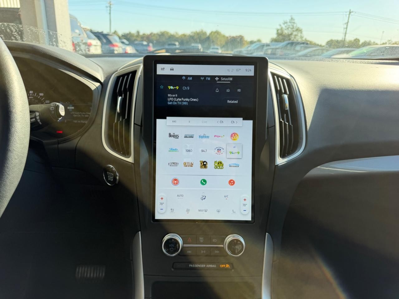 Ford Edge Vehicle Full-screen Gallery Image 16