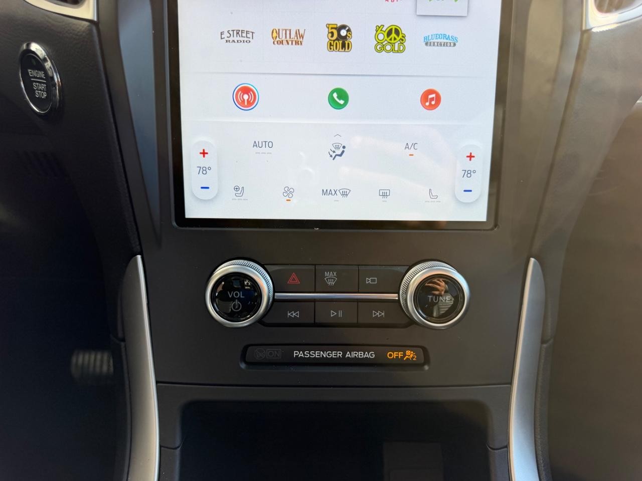 Ford Edge Vehicle Full-screen Gallery Image 17