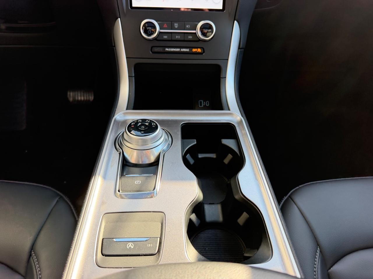 Ford Edge Vehicle Full-screen Gallery Image 18
