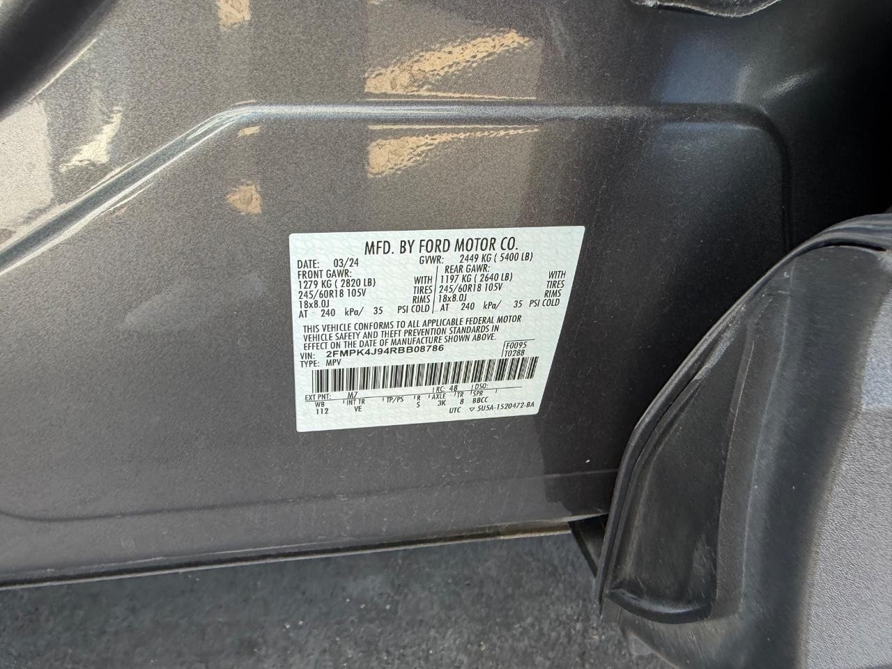 Ford Edge Vehicle Full-screen Gallery Image 24