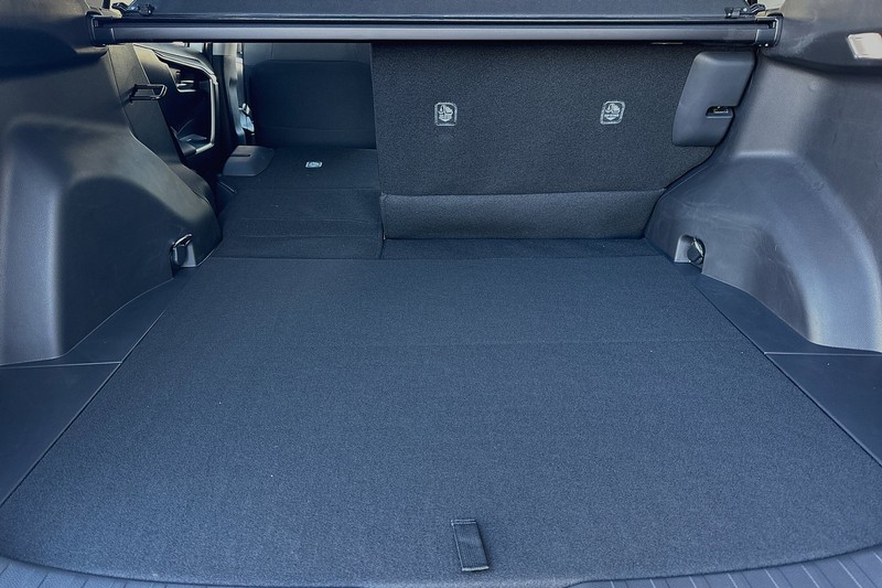 Toyota RAV4 Vehicle Full-screen Gallery Image 13