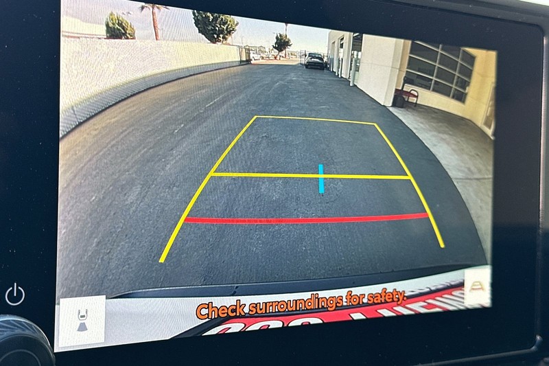 Toyota RAV4 Vehicle Full-screen Gallery Image 17