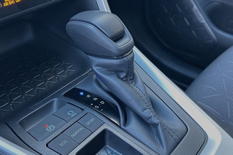 Toyota RAV4 Vehicle Full-screen Gallery Image 19