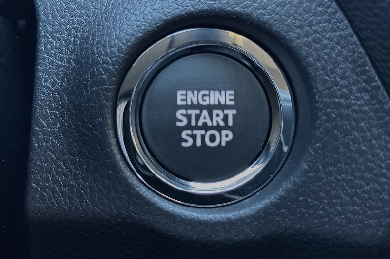 Toyota RAV4 Vehicle Full-screen Gallery Image 20