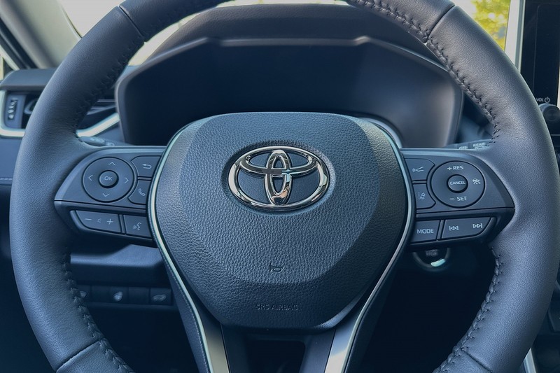 Toyota RAV4 Vehicle Full-screen Gallery Image 21