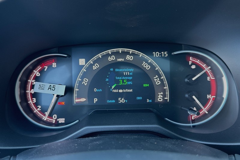 Toyota RAV4 Vehicle Full-screen Gallery Image 22