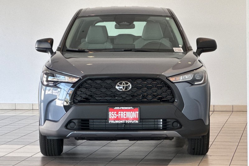 Toyota Corolla Cross Vehicle Full-screen Gallery Image 03