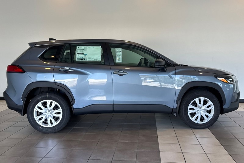 Toyota Corolla Cross Vehicle Full-screen Gallery Image 04