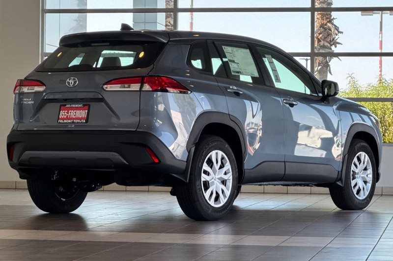 Toyota Corolla Cross Vehicle Full-screen Gallery Image 05