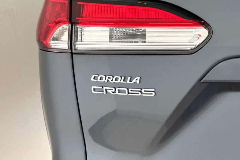 Toyota Corolla Cross Vehicle Full-screen Gallery Image 07