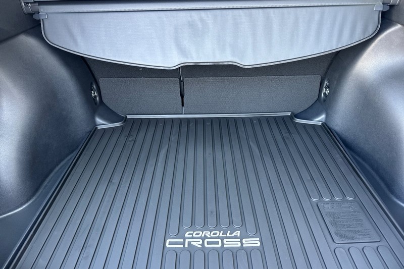 Toyota Corolla Cross Vehicle Full-screen Gallery Image 13