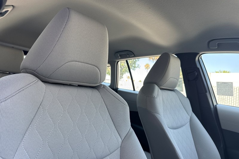 Toyota Corolla Cross Vehicle Full-screen Gallery Image 15