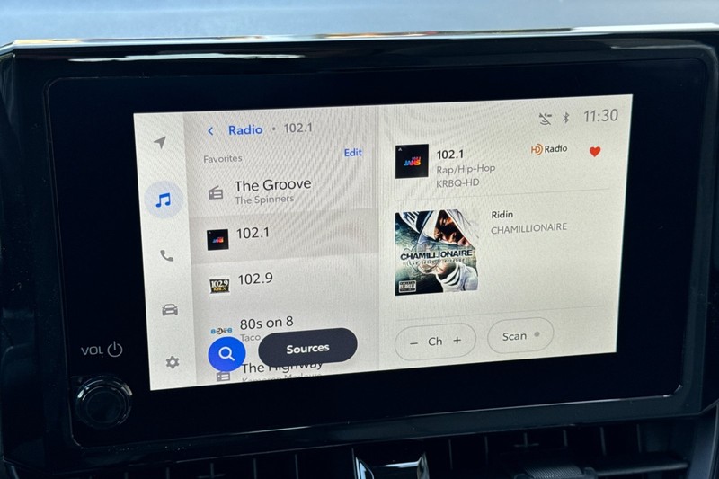 Toyota Corolla Cross Vehicle Full-screen Gallery Image 16