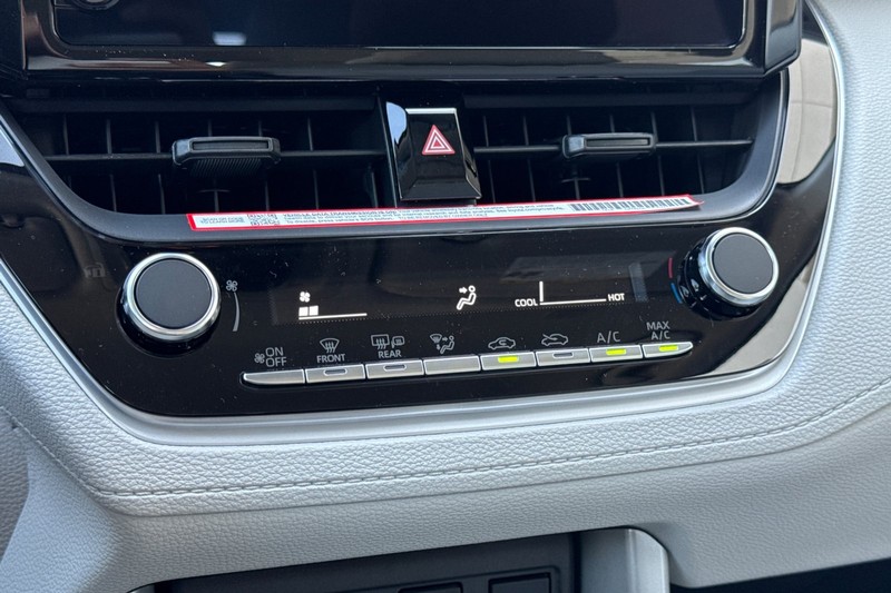 Toyota Corolla Cross Vehicle Full-screen Gallery Image 18