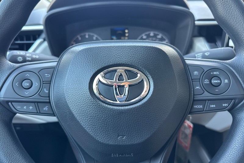 Toyota Corolla Cross Vehicle Full-screen Gallery Image 20