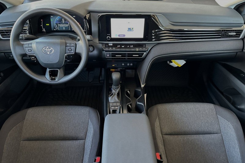 Toyota Camry Vehicle Full-screen Gallery Image 11
