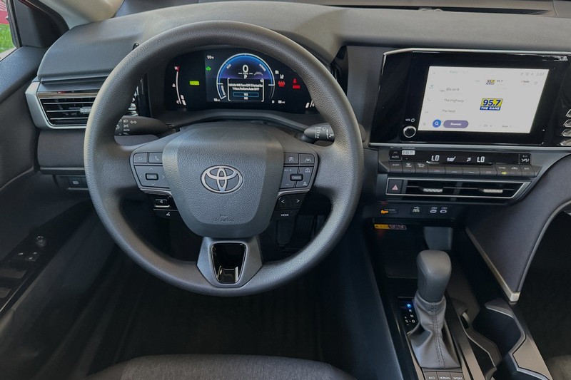 Toyota Camry Vehicle Full-screen Gallery Image 12