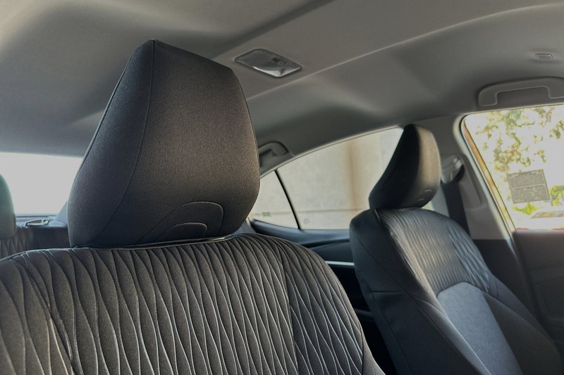 Toyota Camry Vehicle Full-screen Gallery Image 14