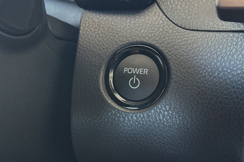 Toyota Camry Vehicle Full-screen Gallery Image 19