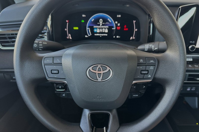 Toyota Camry Vehicle Full-screen Gallery Image 20