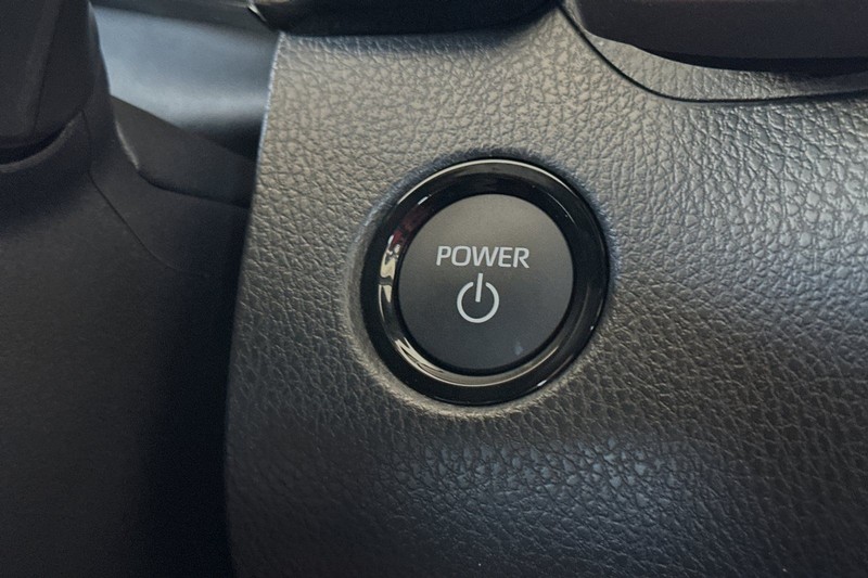 Toyota Camry Vehicle Full-screen Gallery Image 19