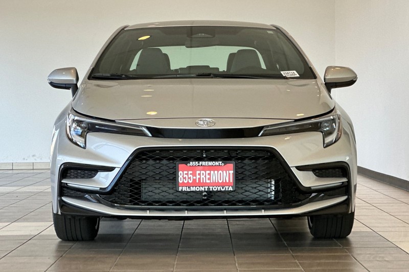 Toyota Corolla Vehicle Full-screen Gallery Image 03