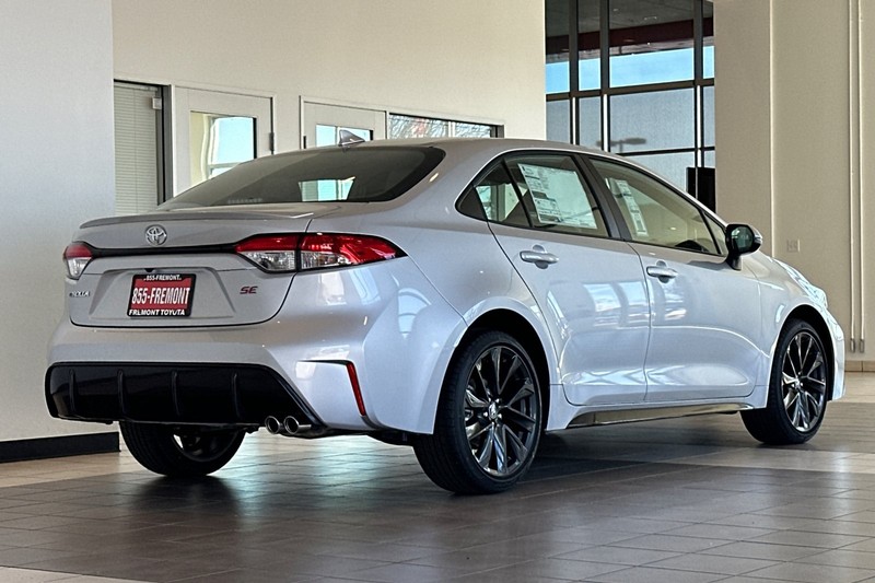 Toyota Corolla Vehicle Full-screen Gallery Image 05