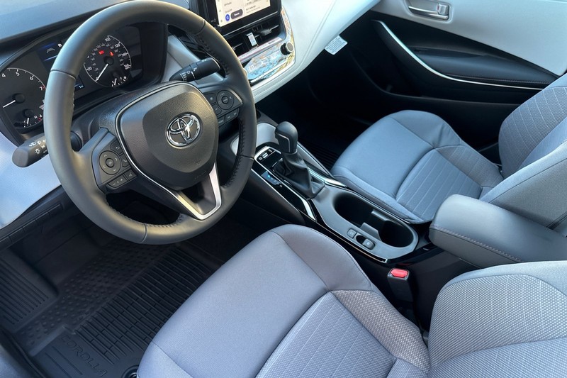 Toyota Corolla Vehicle Full-screen Gallery Image 08