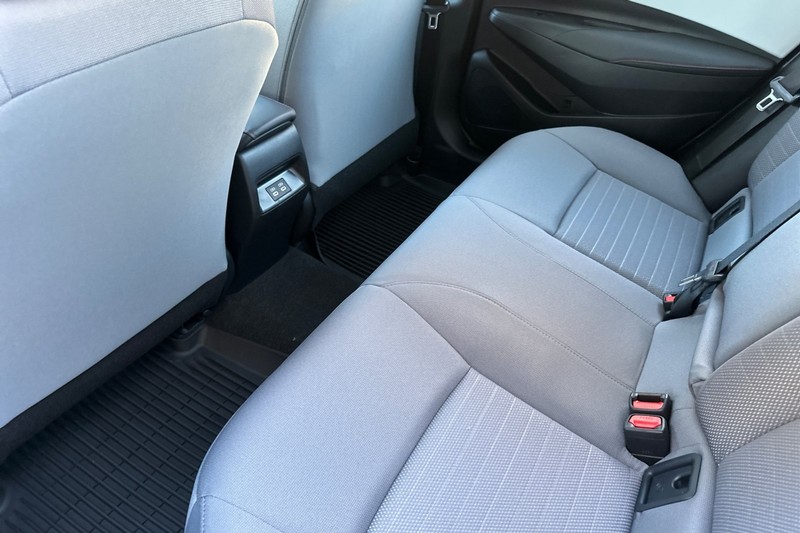 Toyota Corolla Vehicle Full-screen Gallery Image 10