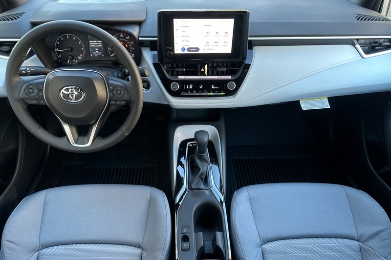 Toyota Corolla Vehicle Full-screen Gallery Image 11