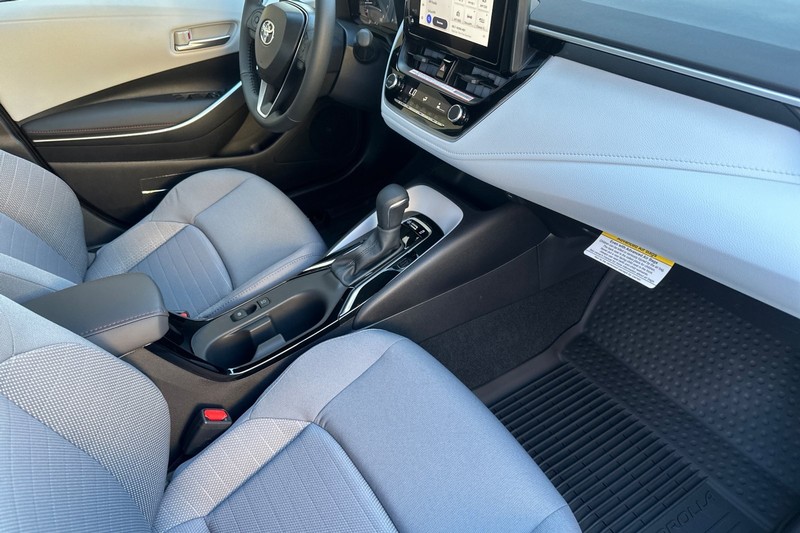 Toyota Corolla Vehicle Full-screen Gallery Image 13