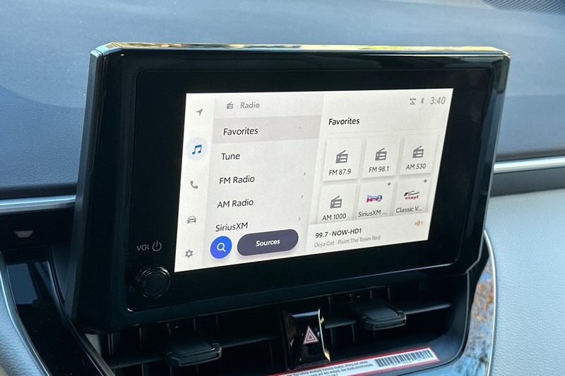 Toyota Corolla Vehicle Full-screen Gallery Image 15